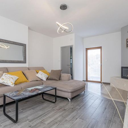 Holiday House Lidia I Rina Pican Экстерьер фото