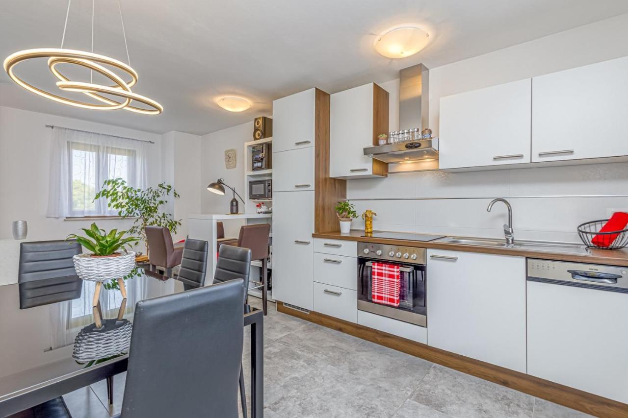 Holiday House Lidia I Rina Pican Экстерьер фото