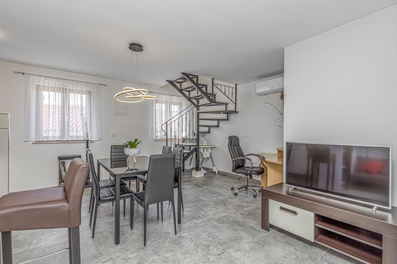Holiday House Lidia I Rina Pican Экстерьер фото