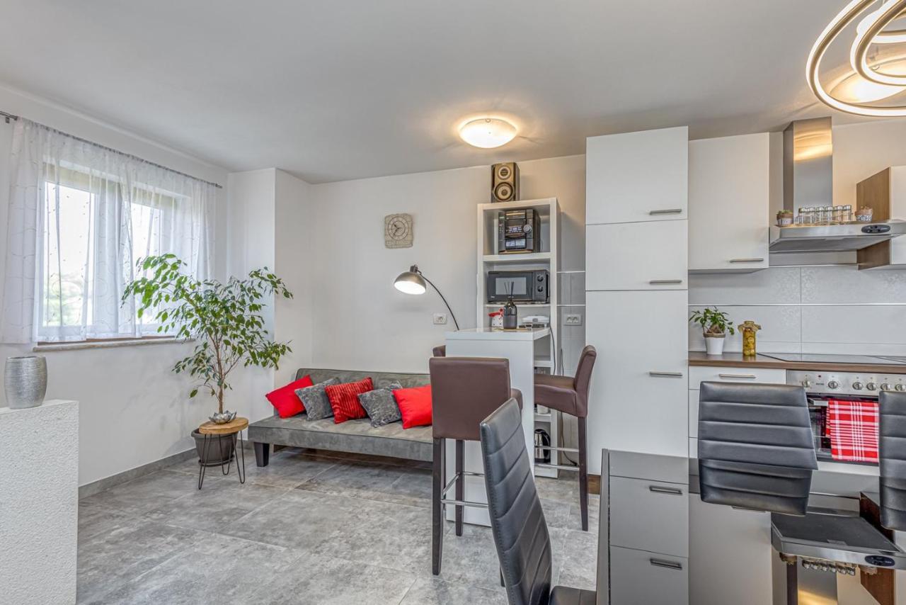 Holiday House Lidia I Rina Pican Экстерьер фото