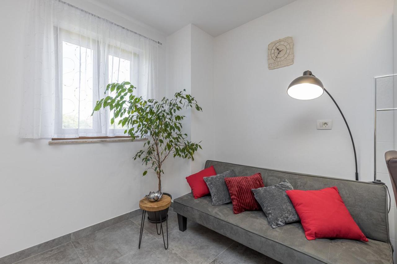 Holiday House Lidia I Rina Pican Экстерьер фото