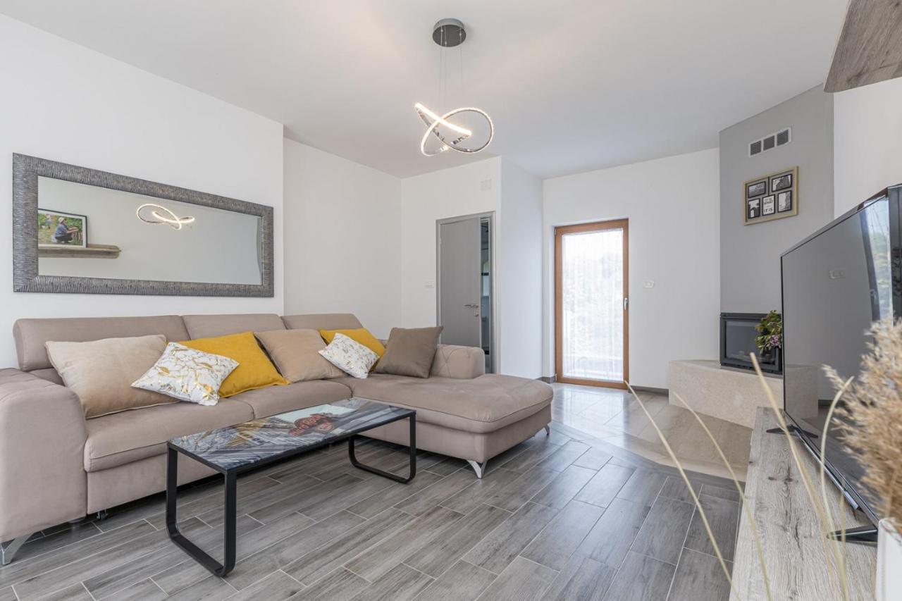 Holiday House Lidia I Rina Pican Экстерьер фото