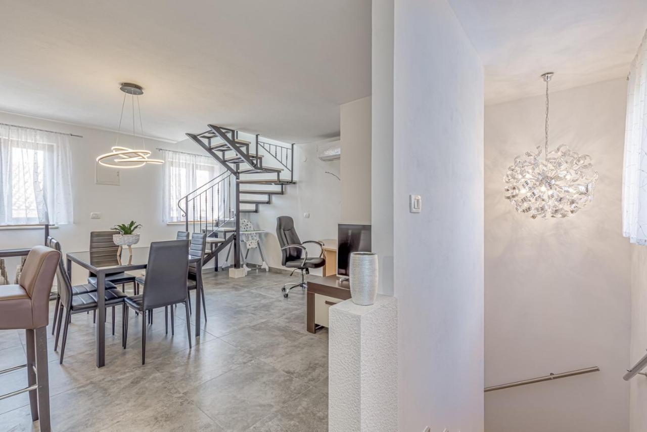 Holiday House Lidia I Rina Pican Экстерьер фото